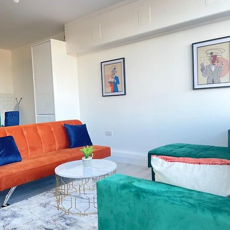 1 Bedroom Apartment - Flitwick - Contractor Friendly - Tourist Ready - Full Kitchen - Wifi - Smart Tv - Sofa Bed - Free Parking - Ideal For Short Or Long Stays Extérieur photo