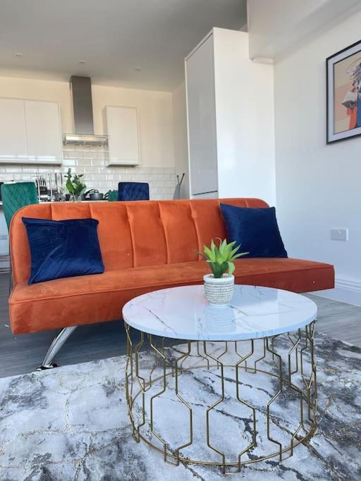 1 Bedroom Apartment - Flitwick - Contractor Friendly - Tourist Ready - Full Kitchen - Wifi - Smart Tv - Sofa Bed - Free Parking - Ideal For Short Or Long Stays Extérieur photo