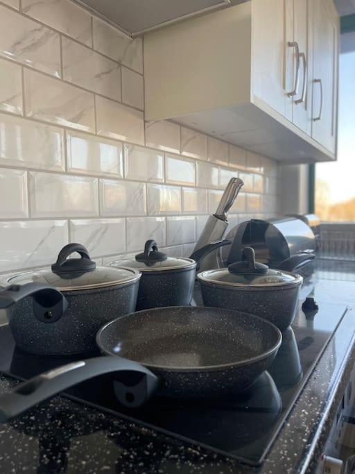 1 Bedroom Apartment - Flitwick - Contractor Friendly - Tourist Ready - Full Kitchen - Wifi - Smart Tv - Sofa Bed - Free Parking - Ideal For Short Or Long Stays Extérieur photo