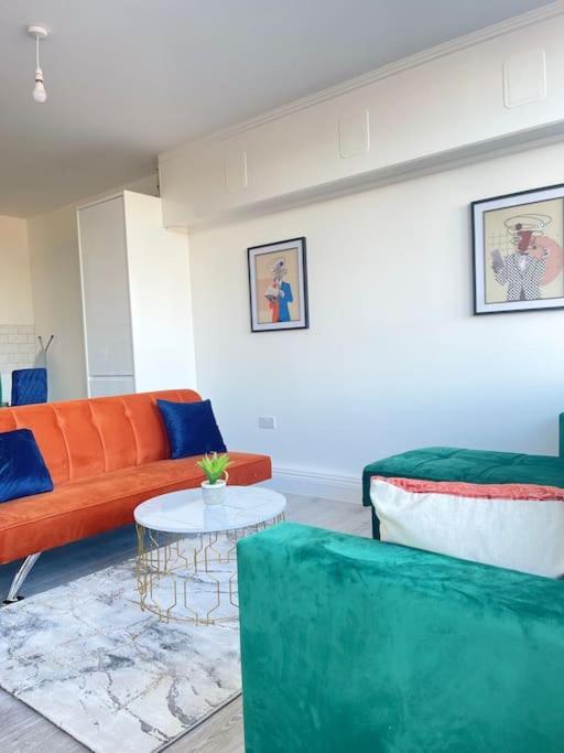 1 Bedroom Apartment - Flitwick - Contractor Friendly - Tourist Ready - Full Kitchen - Wifi - Smart Tv - Sofa Bed - Free Parking - Ideal For Short Or Long Stays Extérieur photo