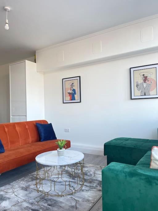 1 Bedroom Apartment - Flitwick - Contractor Friendly - Tourist Ready - Full Kitchen - Wifi - Smart Tv - Sofa Bed - Free Parking - Ideal For Short Or Long Stays Extérieur photo