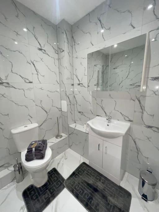 1 Bedroom Apartment - Flitwick - Contractor Friendly - Tourist Ready - Full Kitchen - Wifi - Smart Tv - Sofa Bed - Free Parking - Ideal For Short Or Long Stays Extérieur photo