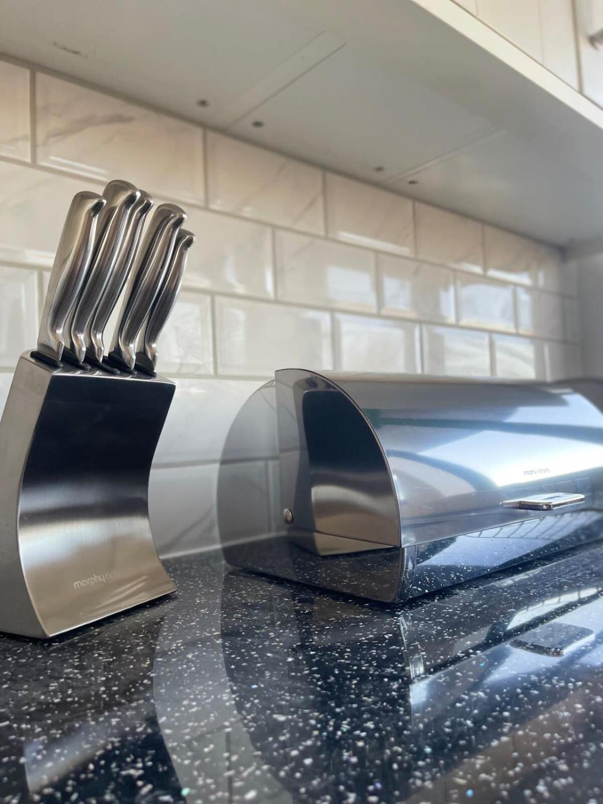 1 Bedroom Apartment - Flitwick - Contractor Friendly - Tourist Ready - Full Kitchen - Wifi - Smart Tv - Sofa Bed - Free Parking - Ideal For Short Or Long Stays Extérieur photo