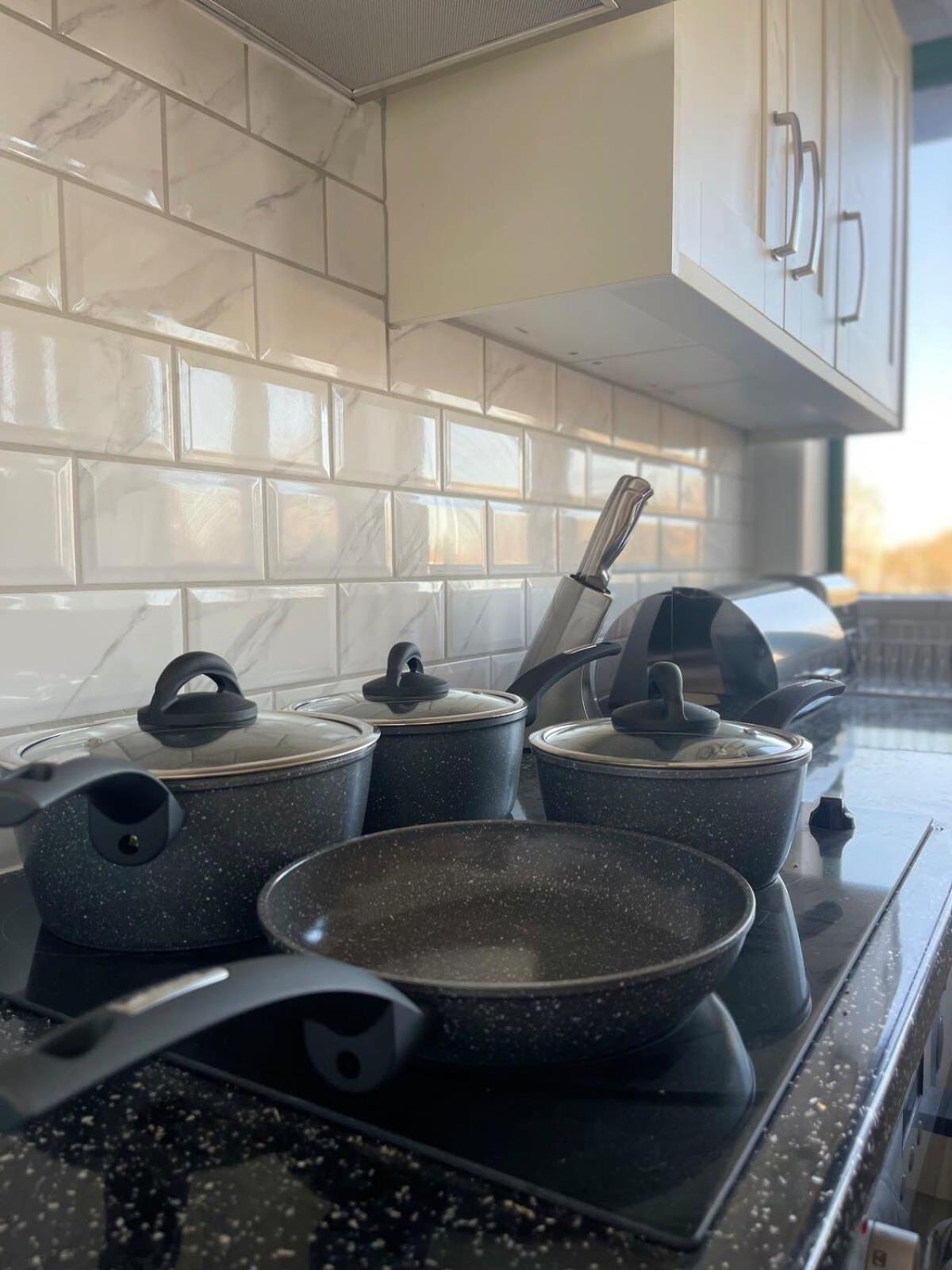 1 Bedroom Apartment - Flitwick - Contractor Friendly - Tourist Ready - Full Kitchen - Wifi - Smart Tv - Sofa Bed - Free Parking - Ideal For Short Or Long Stays Extérieur photo